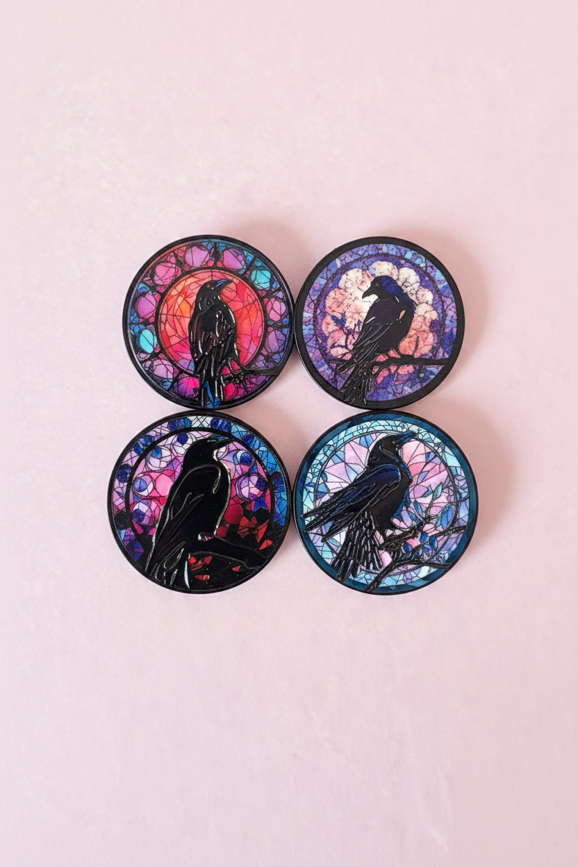 Pin - Kråka i kyrkfönster