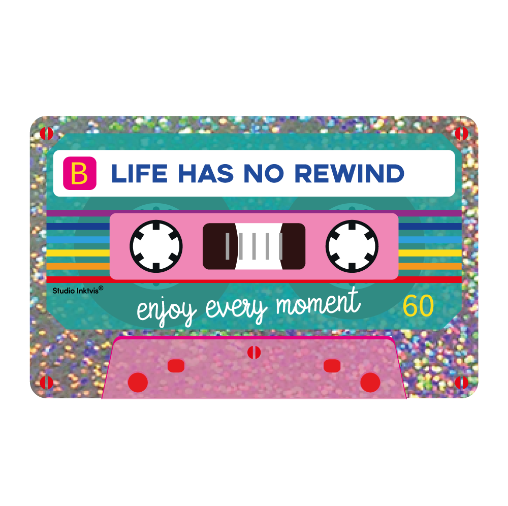 Glittrigt klistermärke med kassettband och texten 'Life has no rewind'